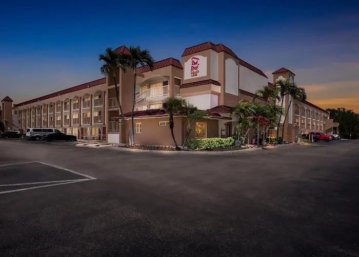 Red Roof Inn Plus+ & Suites Naples Downtown-5Th Ave S