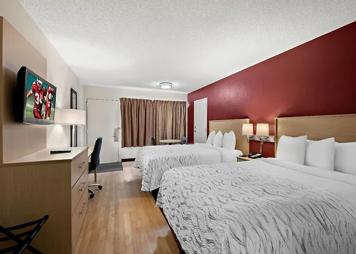 Red Roof Inn Plus+ & Suites Naples Downtown-5Th Ave S